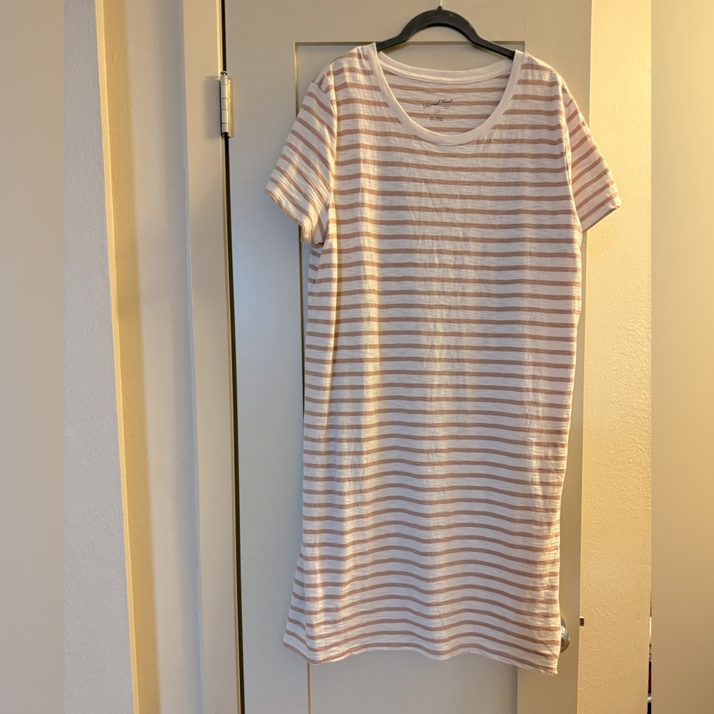 Universal Thread XXL t-shirt dress tan and beige